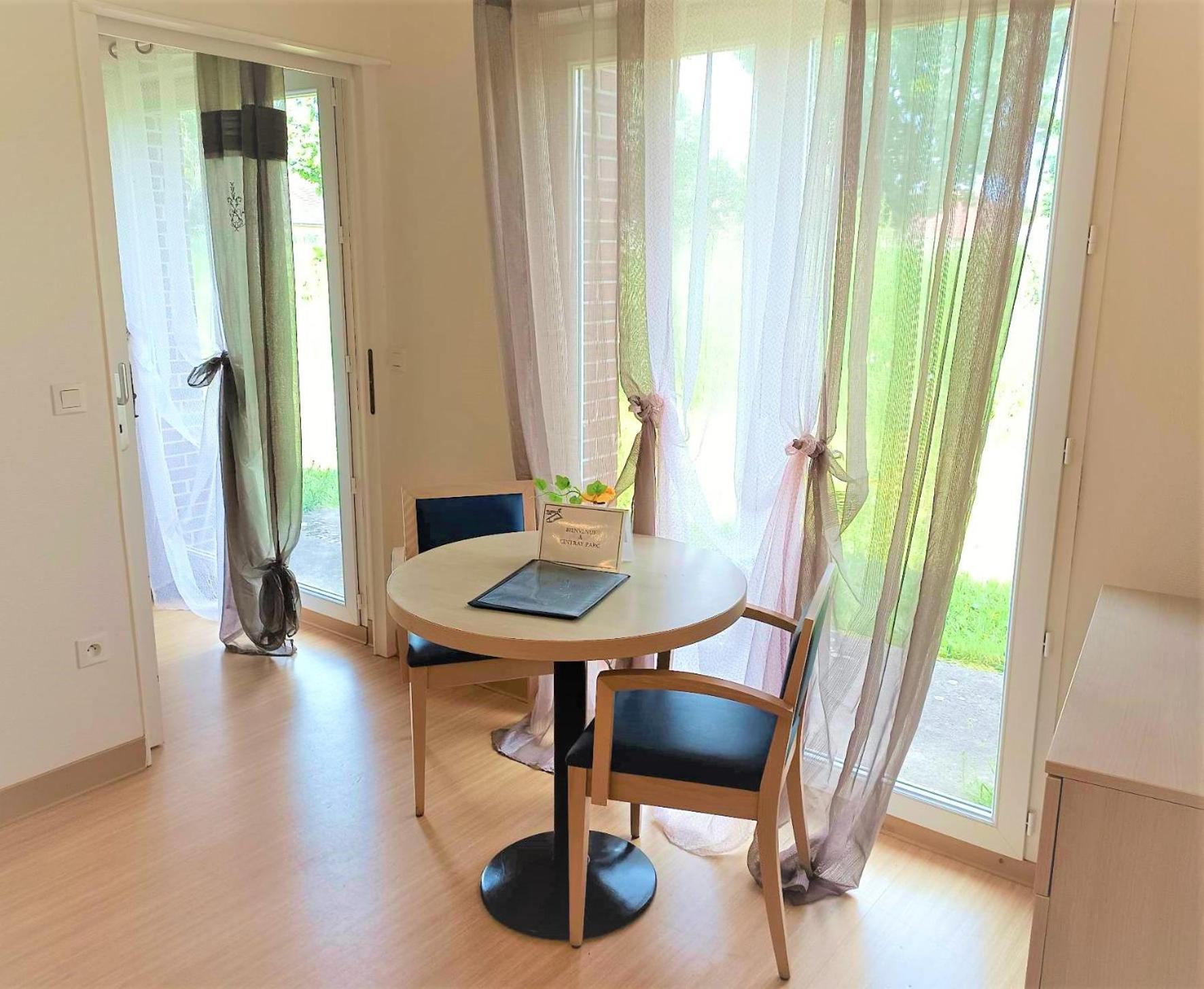 Cintray Parc Residence Breteuil-sur-Iton エクステリア 写真